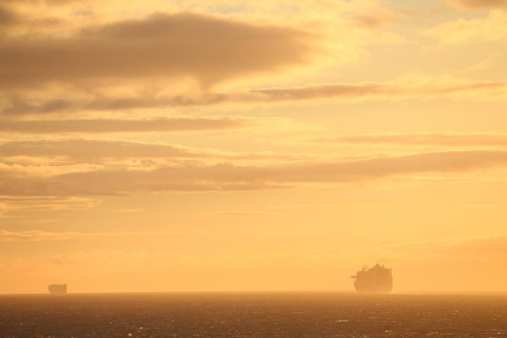 cruise ship silhouette at sunset 1024x683 1